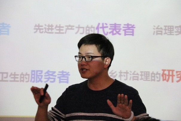 公管学院本科双学位班组织召开“精准扶贫研讨会”