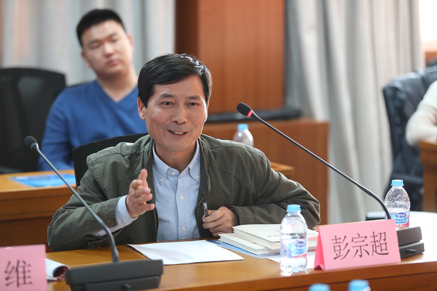 十八大以来中国政治体制新发展专题研讨会暨 《创新中国集体领导体制》新书交流会顺利举行