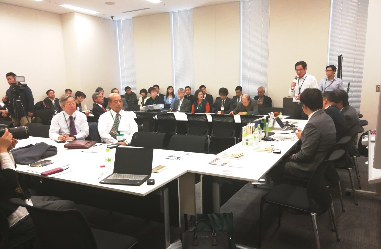 胡鞍钢做客日本国会议员会馆介绍中共十九大精神及有关研究成果