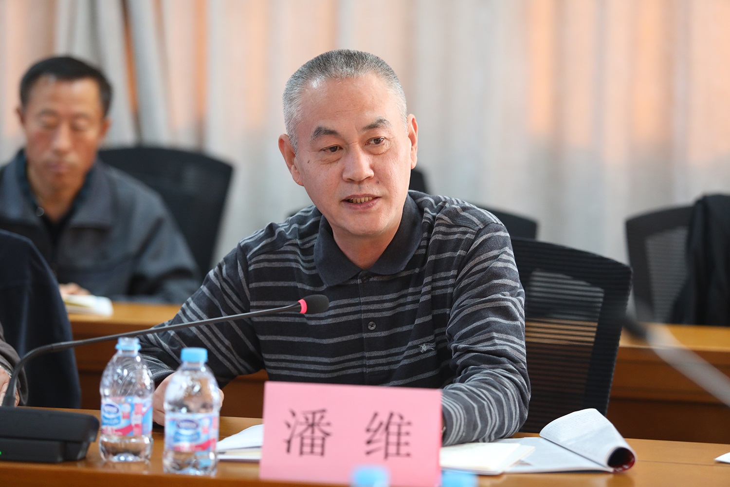 十八大以来中国政治体制新发展专题研讨会暨 《创新中国集体领导体制》新书交流会顺利举行