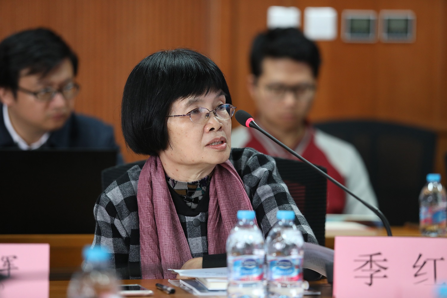 十八大以来中国政治体制新发展专题研讨会暨 《创新中国集体领导体制》新书交流会顺利举行
