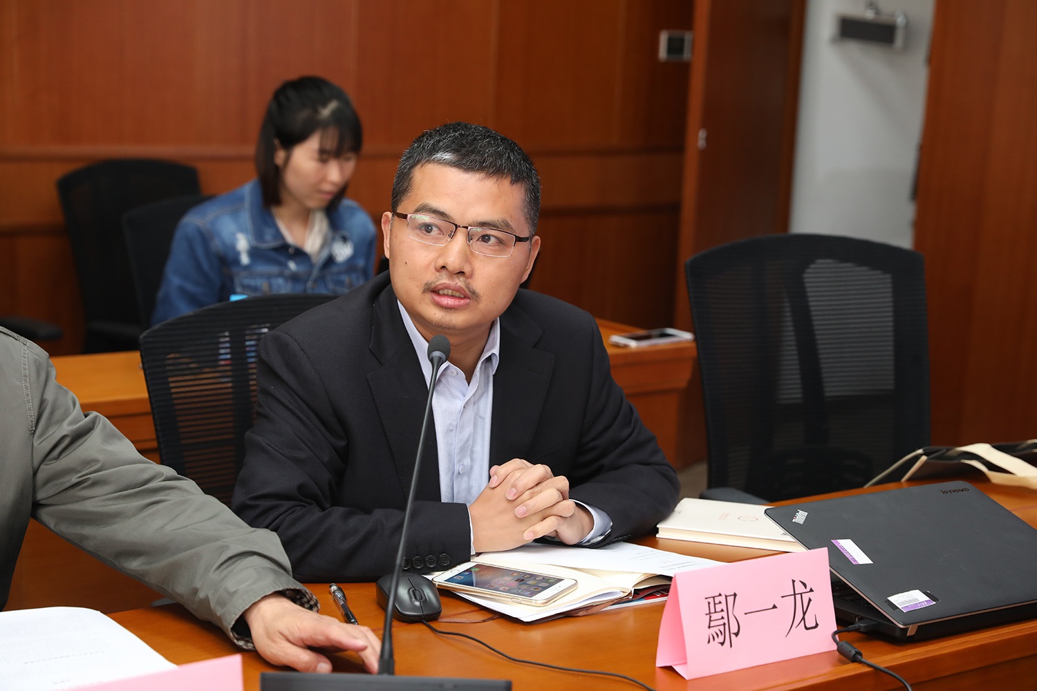 十八大以来中国政治体制新发展专题研讨会暨 《创新中国集体领导体制》新书交流会顺利举行